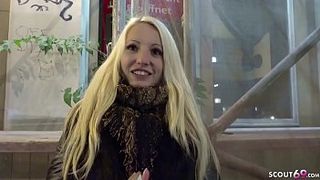 Немецкая блондинка трахается в задницу с новым знакомым