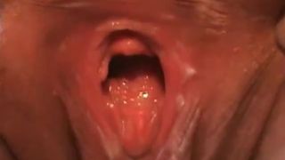 Мужик за деньги поимел длинноволосую девку во все дырки и кончил ей на глазки